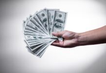 Apple vola verso l’olimpo finanziario: raggiunge i 3000 miliardi di dollari!