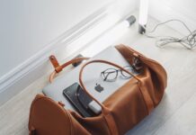 Il tuo compagno di viaggio perfetto: i migliori accessori tecnologici da portare in valigia