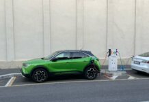 La scelta degli italiani: il fascino delle ibride supera le elettriche