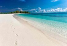 Va’ al mare e guadagna: lavoro sulla spiaggia in un’isola paradisiaca d’Europa, non potrai resistere!