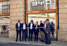 BYD e Autotorino, un’esplosione di tecnologia e stile nel nuovo store accanto al Duomo di Milano