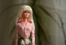 Barbie: la verità scioccante del suo passato svelata, una storia che non crederai!