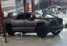 Cybertruck si camuffa da Ford F-150: Un’inaspettata metamorfosi che vi lascerà a bocca aperta!