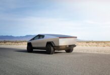Da Texan Roots alla Rivoluzione Elettrica: Tesla Cybertruck fa il suo debutto nella Gigafactory del Texas!