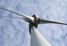 Energia verde in grande stile: Scopri dove si trova la più imponente turbina eolica al mondo!
