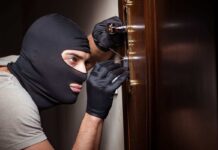 La nuova tecnica dei ladri: come sfondare porte blindate è diventato un’arte