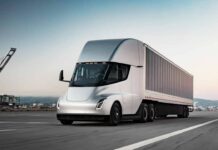 La rivoluzione di Tesla: il potente Tesla Semi spazza via un camion diesel (video mozzafiato)