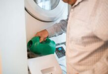 Panni da sogno senza sforzo: scopri come ottenere capi perfettamente stirati senza il ferro da stiro, basta aggiungerli in lavatrice!