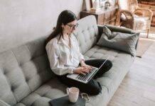 Scopri come guadagnare lavorando comodamente da casa: 4 strategie efficaci che richiedono solo un PC e una connessione Internet!