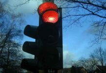 Semaforo rosso: multe impreviste anche senza sensori attivi! Scopri cosa succede e come proteggerti!