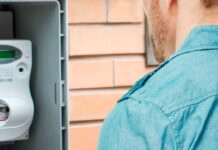 Sorprende un ladro dei contatori luce e gas: Cosa fare se bussa alla tua porta? Chiama la polizia immediatamente!