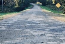 Strade piene di buche? Scopri come i rifiuti di plastica potrebbero essere la soluzione!