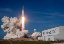 Un Razzo SpaceX buca la ionosfera e scatena uno spettacolo stupefacente: la nascita di una ‘specie di aurora’