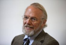 Addio al genio visionario dietro Adobe: omaggio a John Warnock, l’uomo che ha rivoluzionato il mondo digitale!
