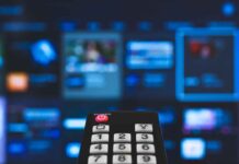 Addio alla tua TV: Scopri perché il tuo feed diventerà il tuo nuovo schermo di intrattenimento!
