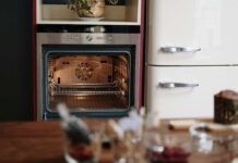 Forno, svelato il geniale trucco della lampadina: dimentica i problemi tecnici in soli 2 secondi!