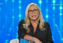La sorprendente verità sulla TV gigante di Mara Venier: scopri perché ti abbronzi quando la guardi!