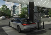 Mercedes-Benz illumina la strada dell’elettrico: stazioni di ricarica ad alta potenza pronte a rivoluzionare la mobilità verde