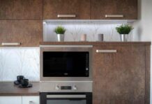 Scopri i segreti per un risparmio energetico efficace: ottimizza l’uso di forno e microonde con la nostra guida pratica!