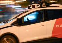 Scopri il fascino segreto dei Robotaxi: La sorprendente realtà di persone che fanno sesso a bordo!