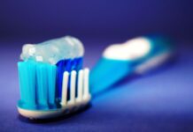 Scopri l’incredibile effetto combinato di dentifricio e birra: il risultato clamoroso che non avresti mai immaginato!