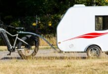 Svelata l’ultima novità: l’e-bike con la roulotte, il sogno che non sapevi di avere!