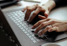 La verifica dell’età: un’indagine sconvolgente svela cosa nasconde la tua cronologia online!